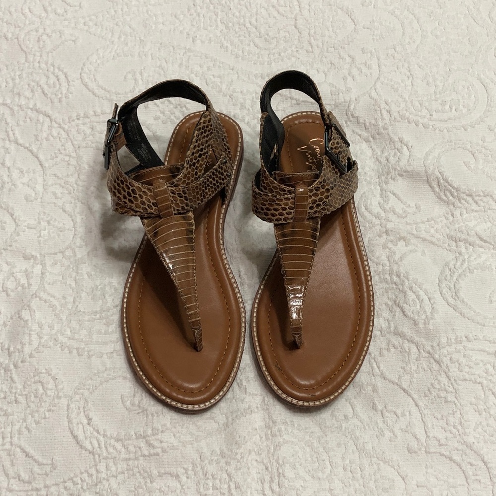 Crown Vintage Size 8M Carmel Brown Snake-Print Sandals